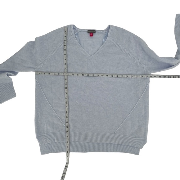 NWT Vince Camuto Blue V-Neck Sweater Size Medium Women’s - Picture 4 of 5